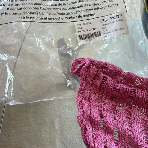 NIB Warm weather poncho - Picture 4 of 5